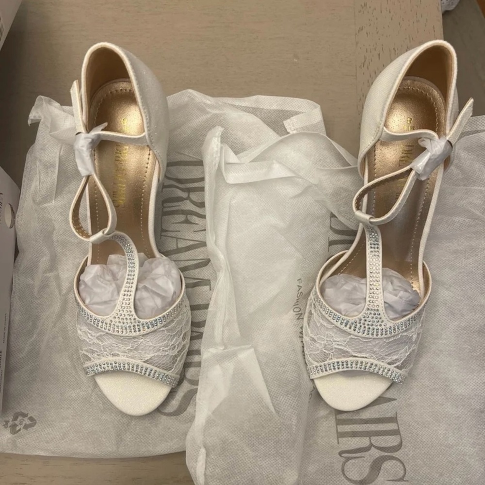 Dream Pairs White Heels with Rhinestone Detail NIB